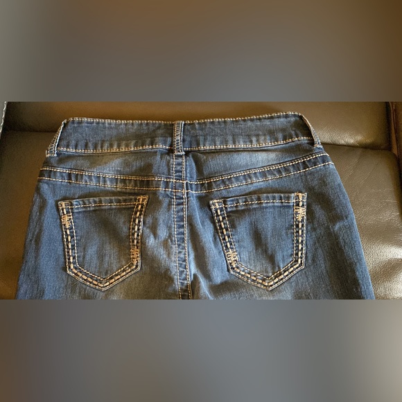 I’m selling high-rise jeggings. The brand is Maurices, size medium. - Picture 3 of 4